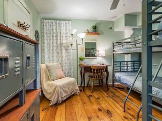 1 3 Charleston's NotSo Hostel